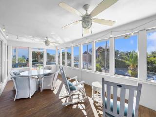 Lagerheads l Beach Views l Private Pool l Dog Friendly l Includes 4 Bikes - 8