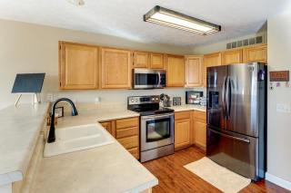 6 Mi to Memorial Stadium Family Escape in Lincoln - 7