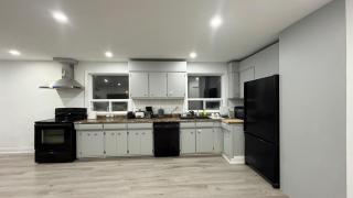 New 2BR 2BA Bungalow in Scarborough with 4 Free Onsite Parkings - 8