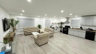 New 2BR 2BA Bungalow in Scarborough with 4 Free Onsite Parkings - Toronto - 1