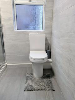 Modern One Bedroom Flat With Garden - 1