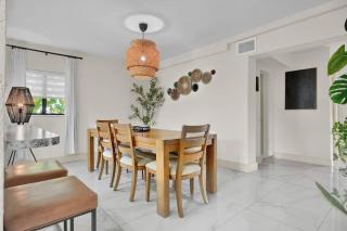 Zen House Miami - Modern 2BR Home with Pool Table, Ping Pong and Patio - 4