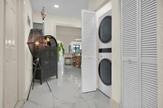 Zen House Miami - Modern 2BR Home with Pool Table, Ping Pong and Patio - 3