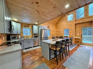 2S New log cabin in Bethlehem - privacy, firepit, great location! - 3