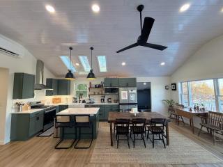 2T Bethlehem Retreat with Stunning Sunset Views in the Heart of the White Mountains - 2