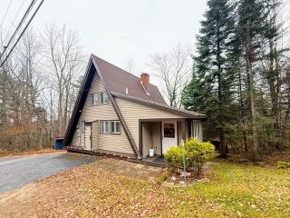 4M Cozy A-Frame in Bethlehem, NH - Fireplace, Firepit & Close to Skiing & Trails, Dogs welcome! - 7