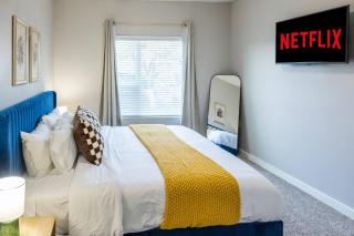 First Floor 2B2B • Pool, Gym, Dog Park • Near DTA - 9