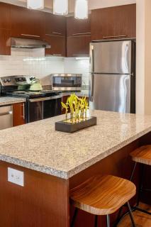 First Floor 2B2B • Pool, Gym, Dog Park • Near DTA - 6