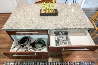 First Floor 2B2B • Pool, Gym, Dog Park • Near DTA - 2