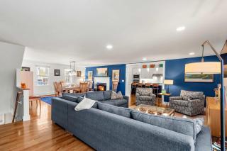 Heated Plunge Pool Theater Room Backyard Fun - 5