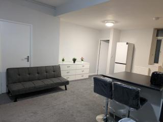 Modern One Bedroom Flat With Garden - 8