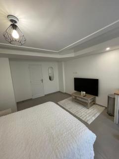 Studio moderne proche de Paris - 0