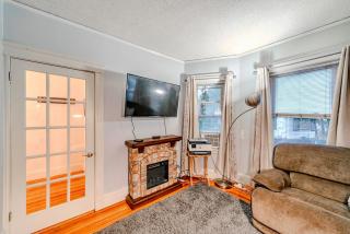 In-Unit Laundry, Old Brookline Home, 5 min to Longwood - 0