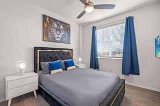 Cozy 3 BR Apartment | Near Disney - 9