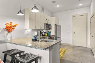 Studio by TCU, Stockyards & Zoo- Pool, Parking&Gym - 4