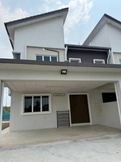 MKB Homestay Villa - 4 Bed Room Semi-D with Free Parking - 1