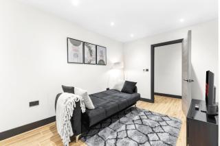 Luxurious Modern 2 Bedroom Apartment with Terrace - 1