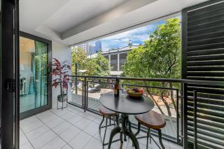 Spacious Sky Tower View! - 6