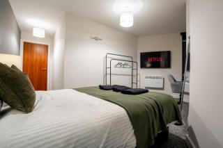 Leeds - City Stay on the River - Sleeps 10 - Central - 5