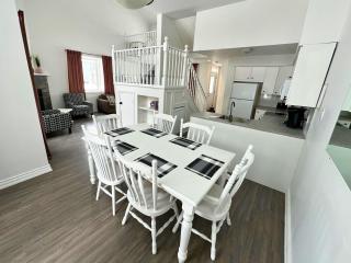 Family Townhome with outdoor pool access - 5