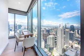 Sky High Serenity Luxe Apartment on Level 66 - 7