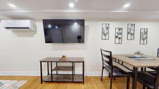 Cozy Basement Apartment for 4 - Near Cafes & Parks - 4