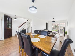 3-Bed Semi-Detached Perfect for Work & Family with Parking - Tilehurst - 7