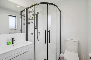 Cosy 4 Bedroom Home - 2