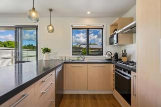 Cosy 4 Bedroom Home - 6