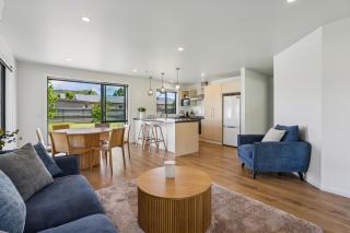 Cosy 4 Bedroom Home - 9