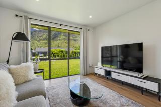 Cosy 4 Bedroom Home - 4