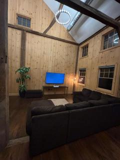 Spacious Barn House experience! - 2