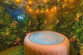 Luxe 5-bedroom House with Hot Tub, Pool table & Football Table - 0