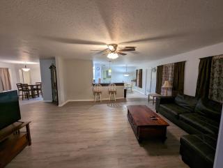 Large 3 br bungalow minutes to downtown Ft Myers - 4