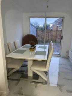 4 Bed Detached Home Perfect for Families & Groups - 7