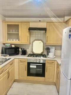 4 Bed Detached Home Perfect for Families & Groups - 2