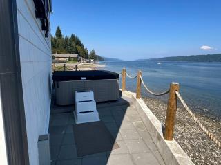 Waterfront Retreat - Hot Tub Fireplace Pier - 7