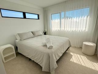 Brand New Designer Coastal Retreat - 4