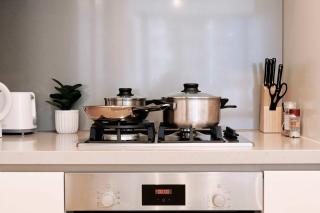 1Br City View apt near SthnCrs Wifi Pool Gym - 7