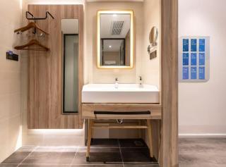 Hanting Premium Hotel Shanghai Fengxian Sports Center - 1