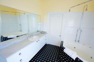 Carrington Hotel - 9