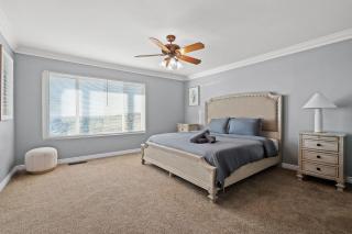 Luxury Hilltop Pool Villa with Stunning City Views - 3