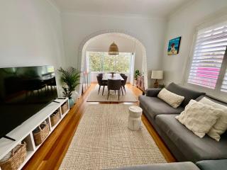 Dolphin Sands - flat barefoot walk to Coogee Beach - 0