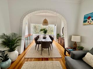 Dolphin Sands - flat barefoot walk to Coogee Beach - 0