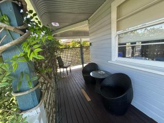 Spacious Stylish Coastal Escape - 9