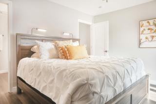 Ozark Lakeside Loft, Scenic View, Modern Comfort - 9