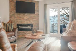 Ozark Lakeside Loft, Scenic View, Modern Comfort - 5