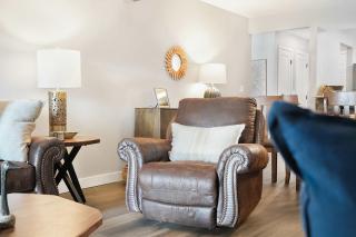 Ozark Lakeside Loft, Scenic View, Modern Comfort - 4