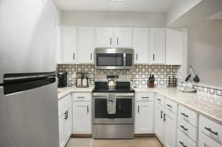 Ozark Lakeside Loft, Scenic View, Modern Comfort - 3