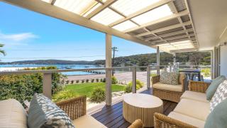 'Footsteps to the Bay' by HolidayCo - 0